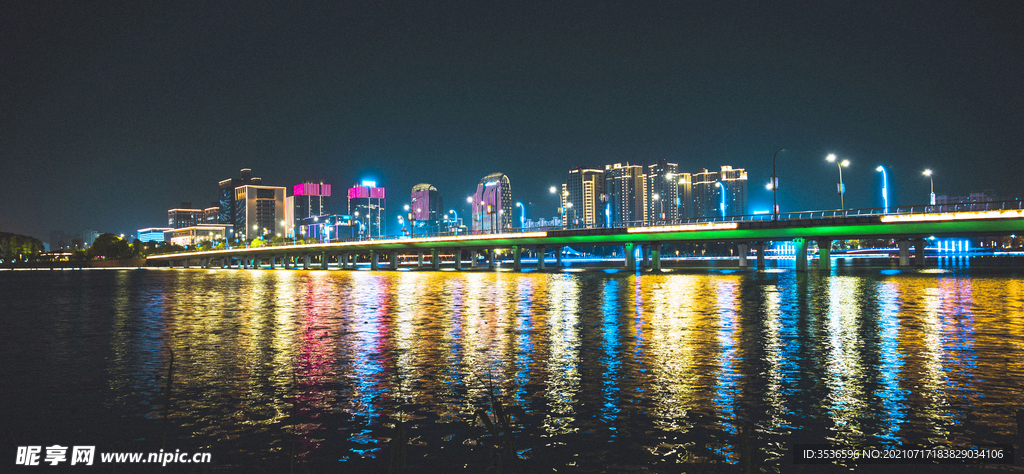 湖上灯光 