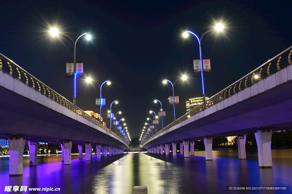 大桥夜景灯光