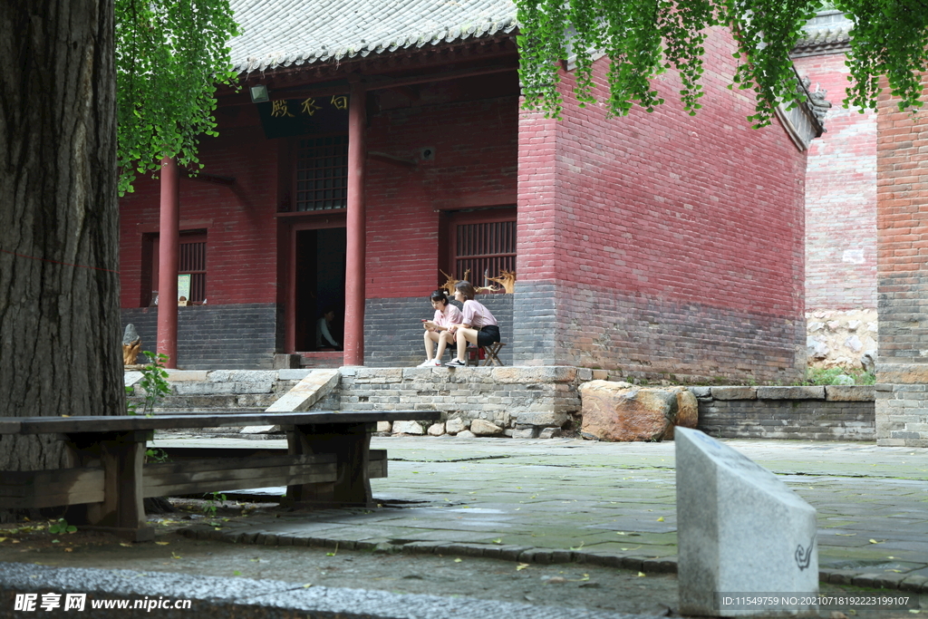 嵩岳寺内景