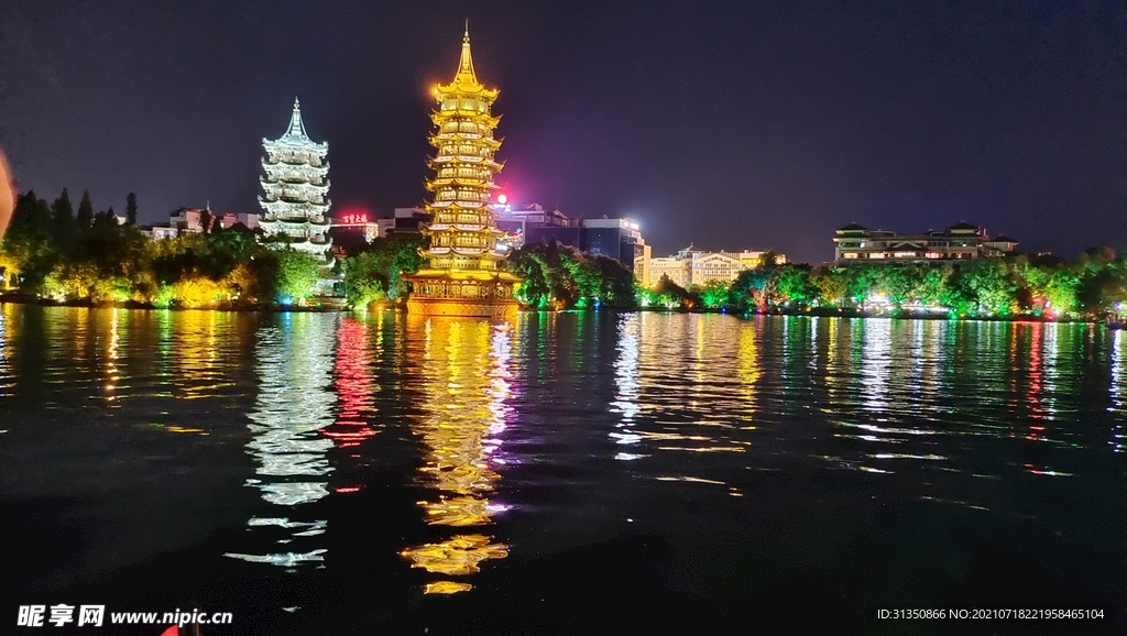 桂林双塔夜景