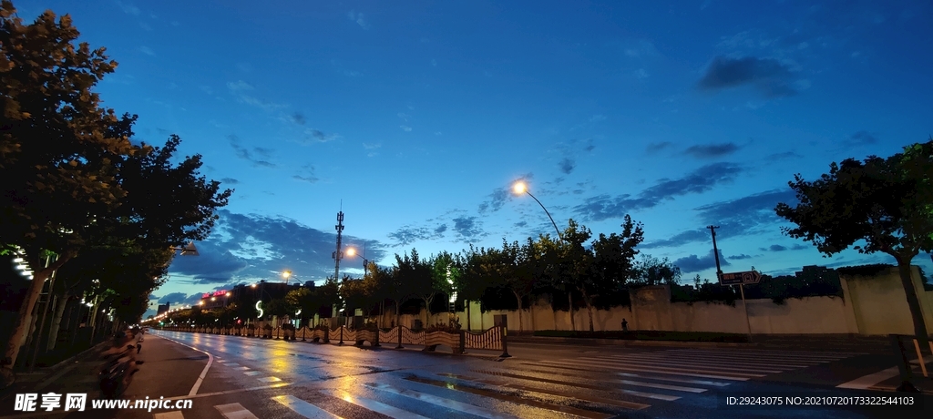 马路夜景