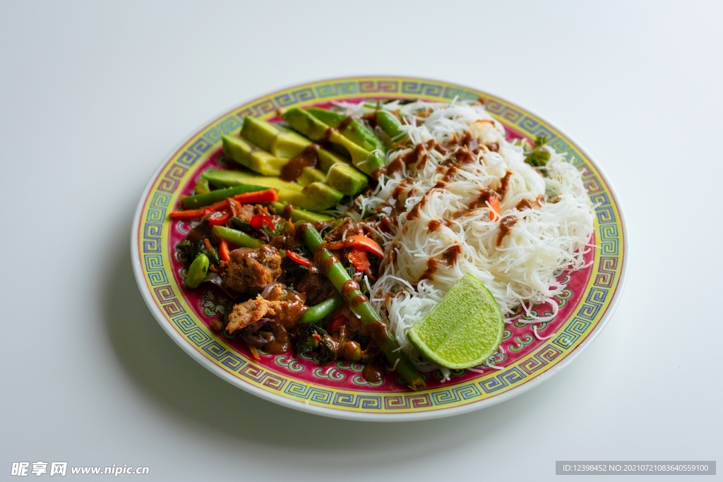 禽蛋美味的牛油果料理