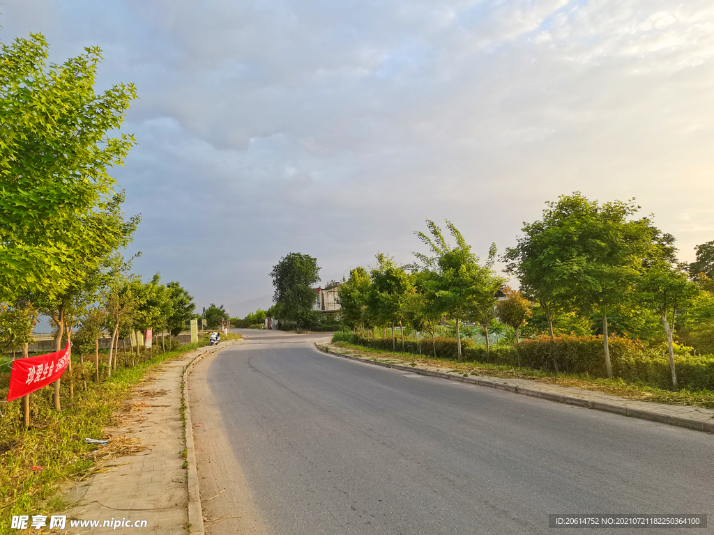 美丽的乡村道路风景