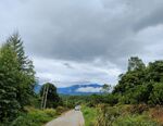 普宁里湖云落户外山路风景