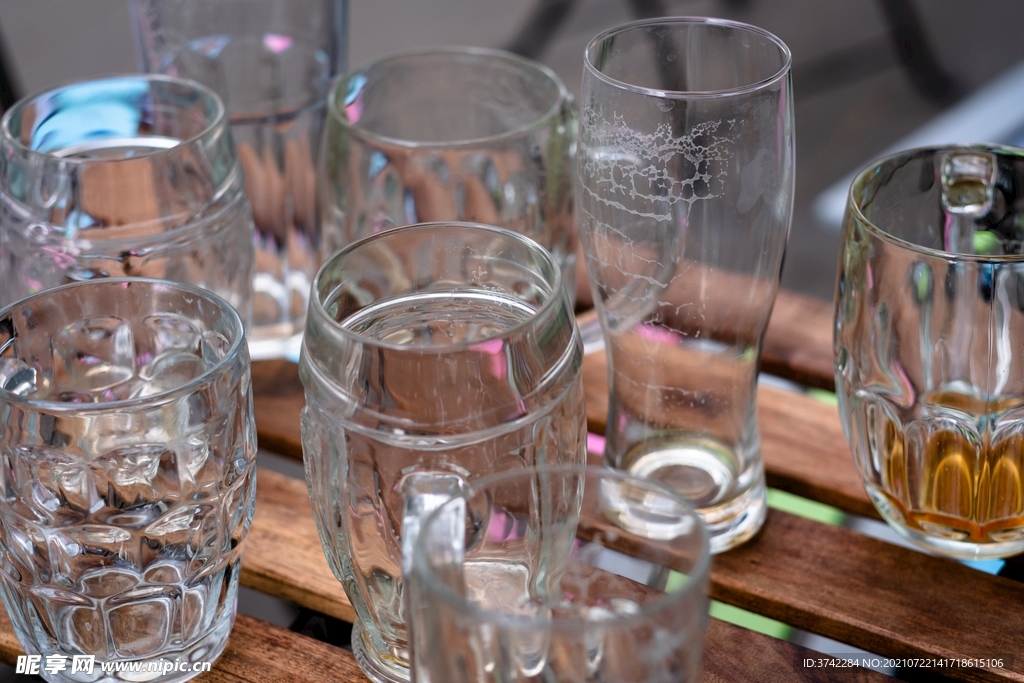 玻璃杯