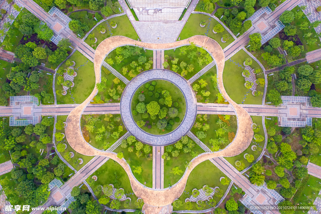 俯瞰城市公园美景