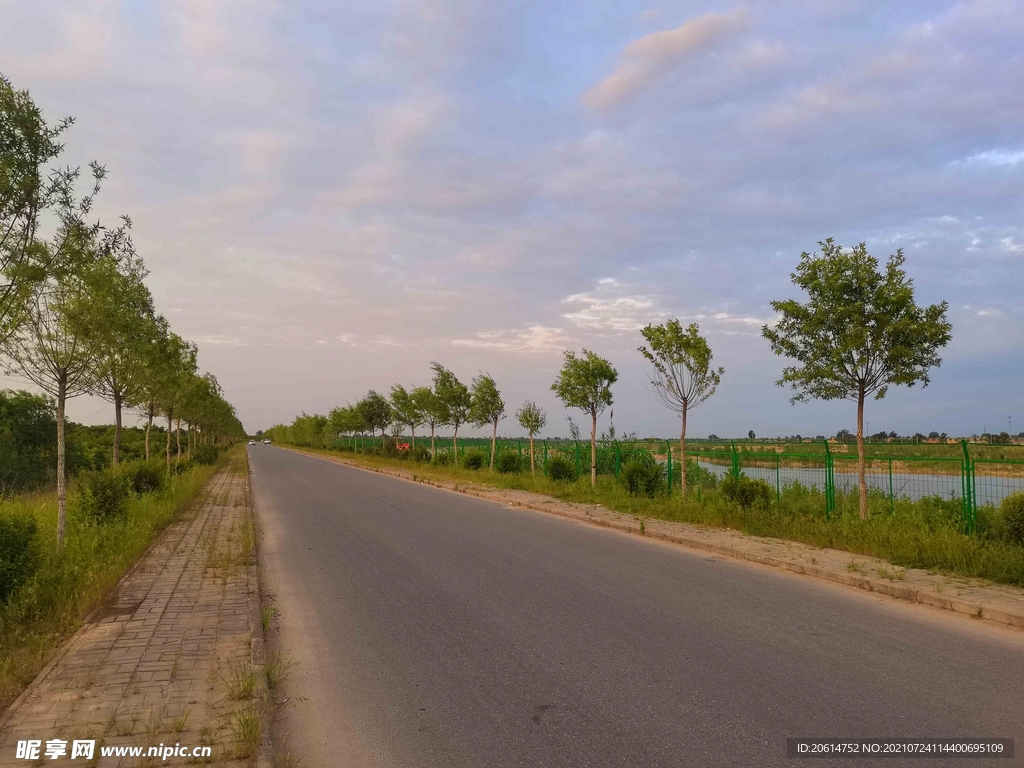 美丽的乡村道路风景