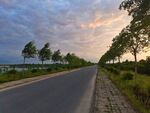 日暮下的道路风景