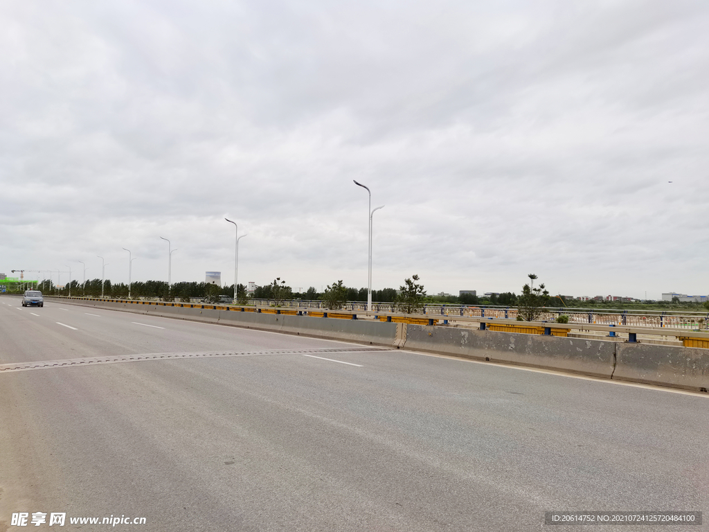 空荡荡的道路风景