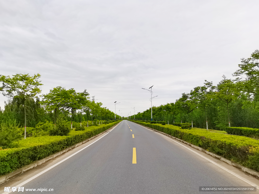 空荡荡的道路风景