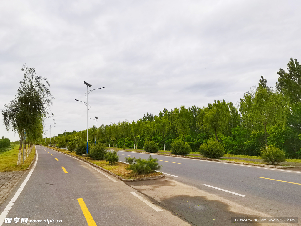 空荡荡的道路风景