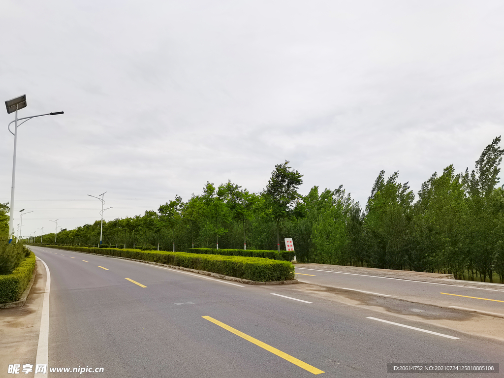 空荡荡的道路风景