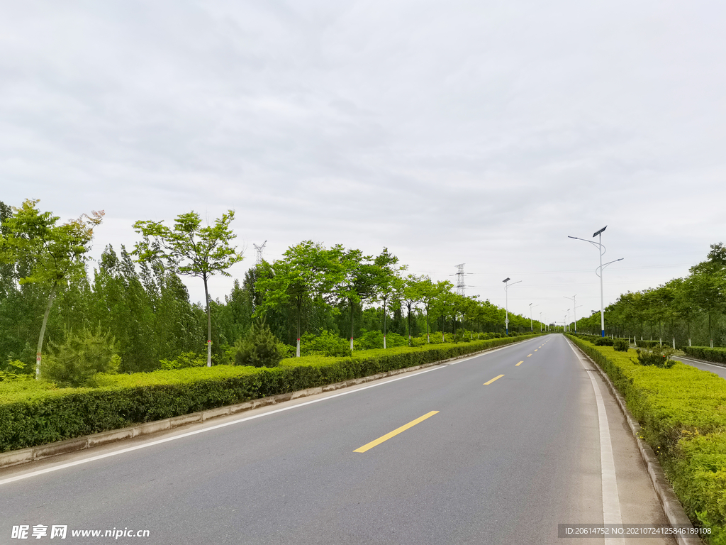 空荡荡的道路风景