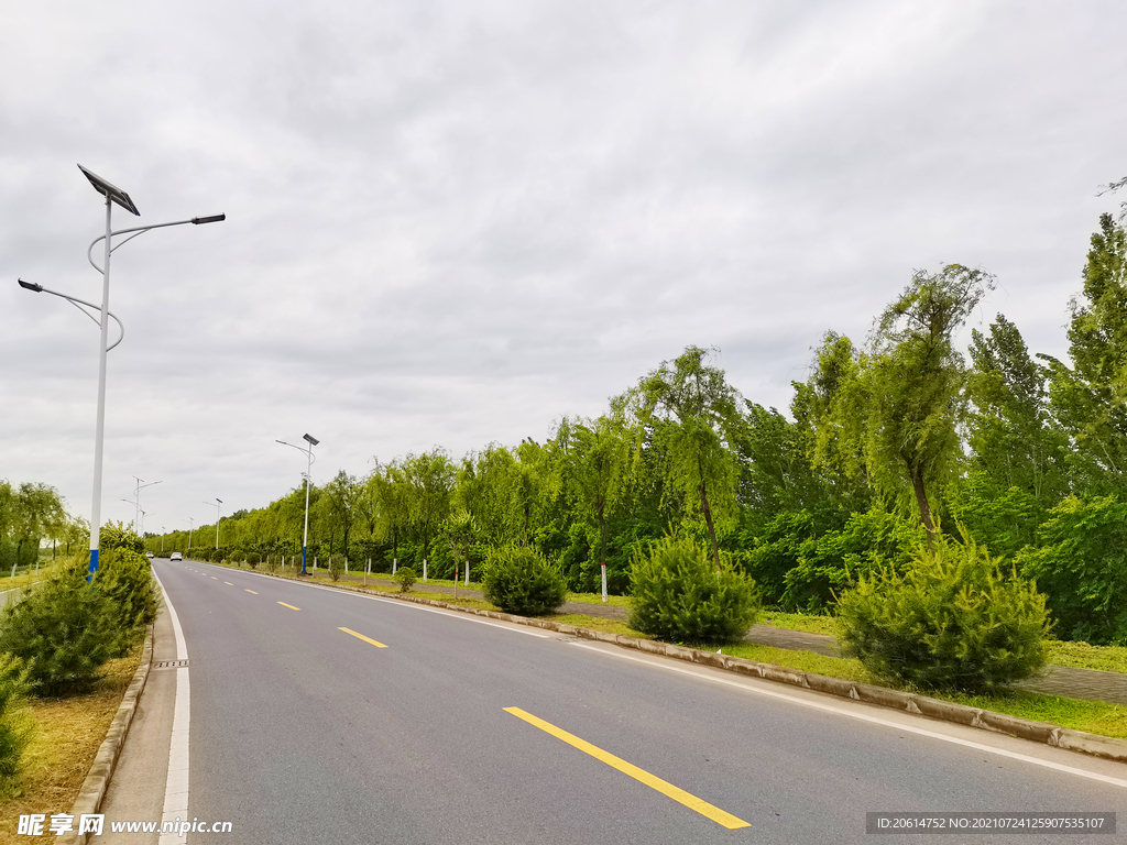 空荡荡的道路风景