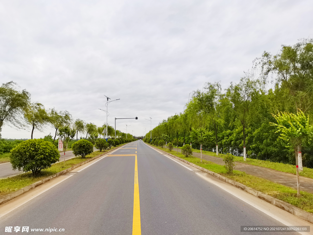 美丽的乡村道路风景