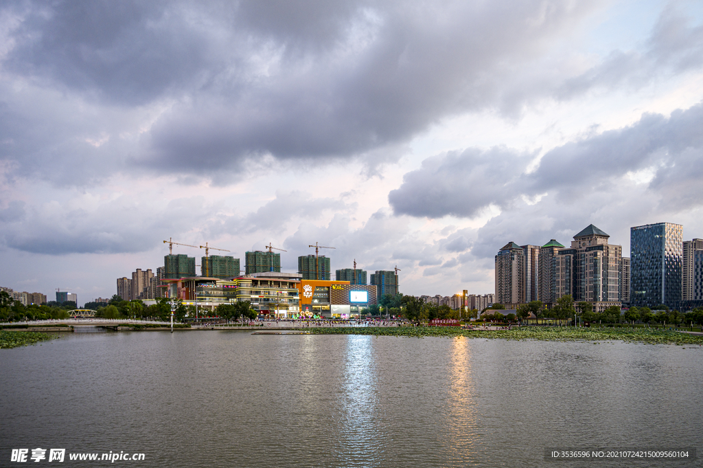 城市台风来临之前