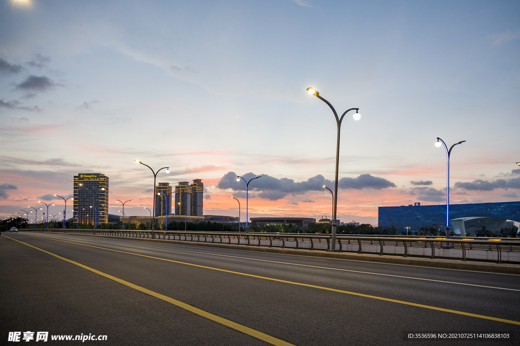 晚霞城市美景