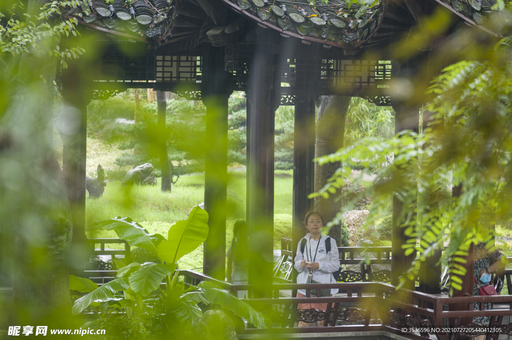 雨中楼阁