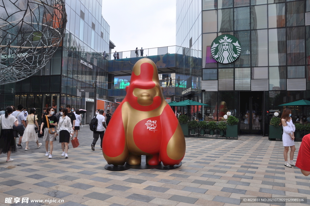 三里屯太古里街头创意雕塑