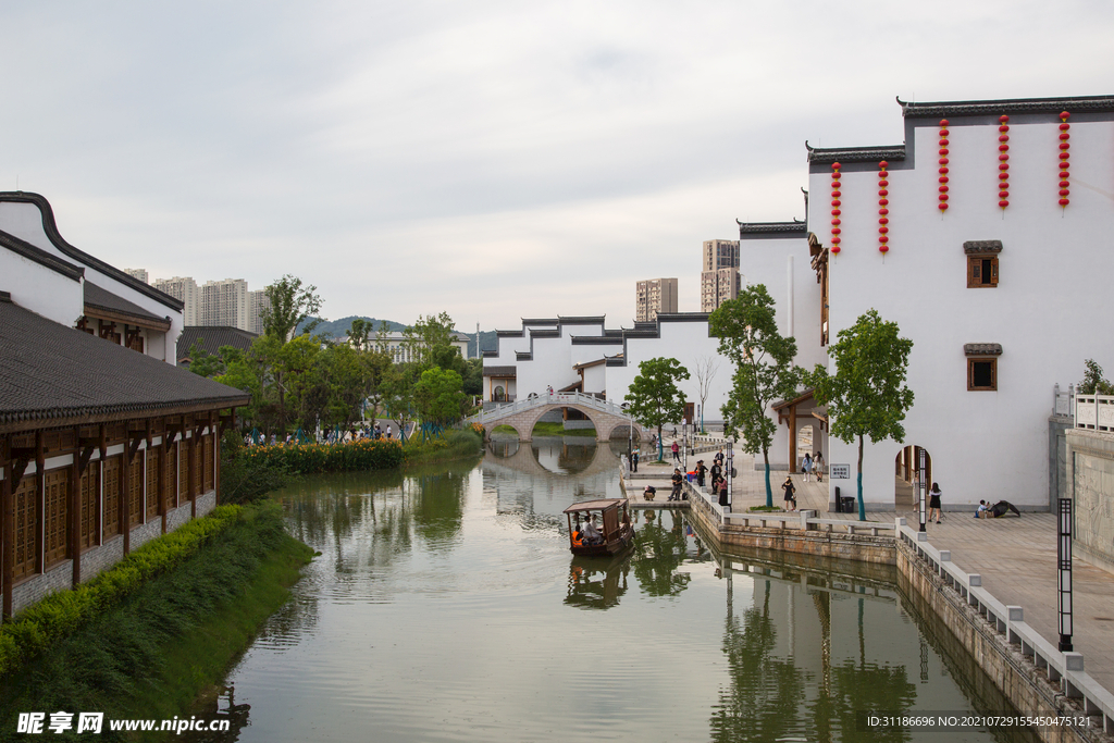 洋湖水街