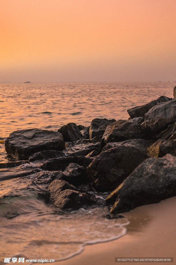 夕阳海边