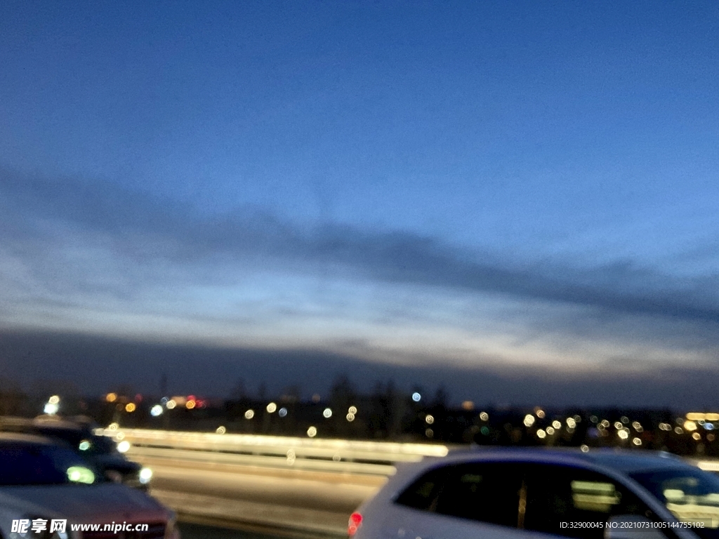 夜晚的道路