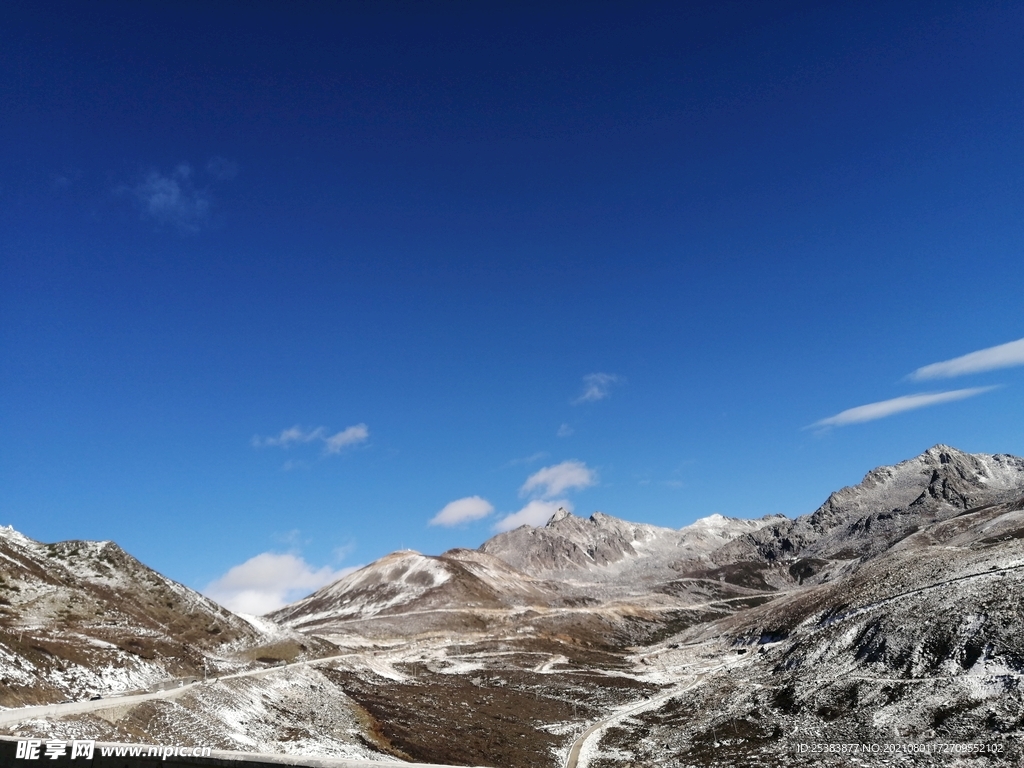 蓝天白云雪山折多山318