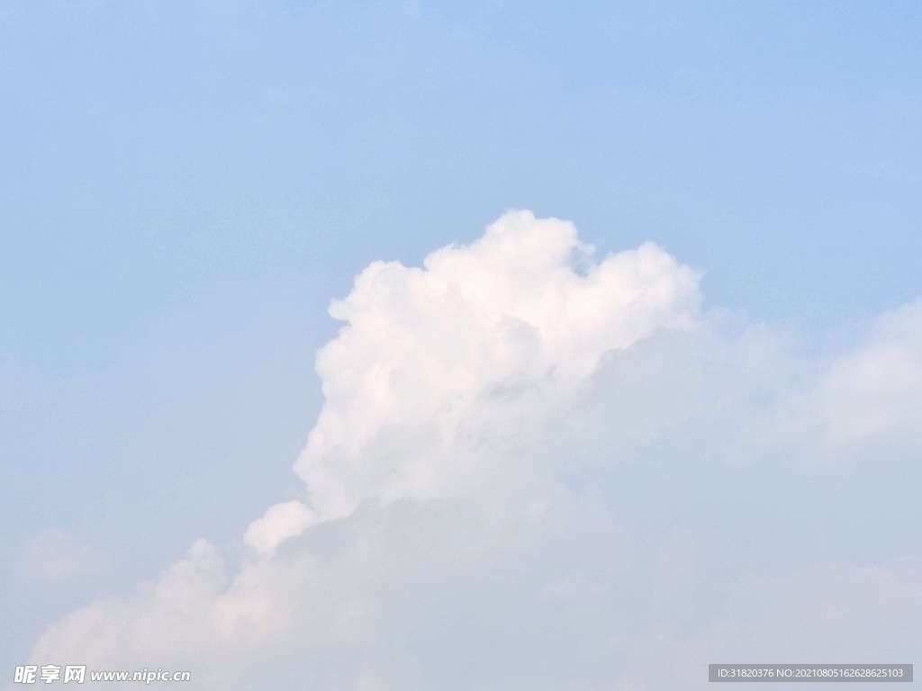淡青色天空云彩
