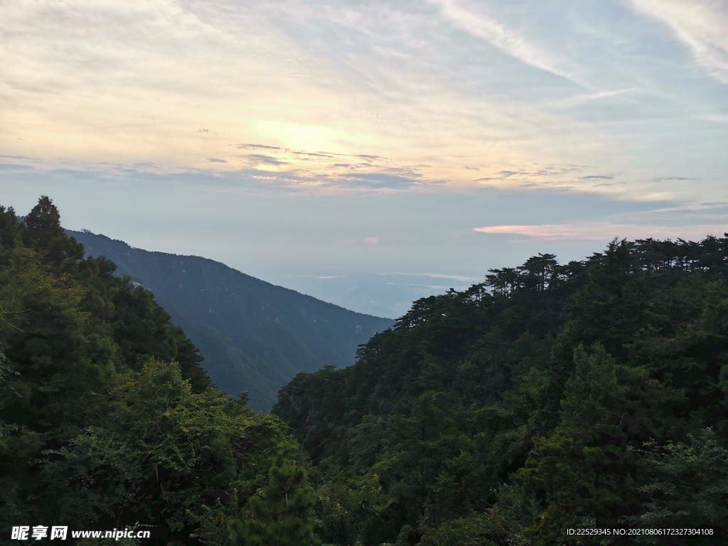 晚霞远山青山