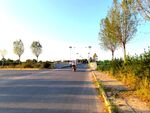 日暮下的乡村道路风景