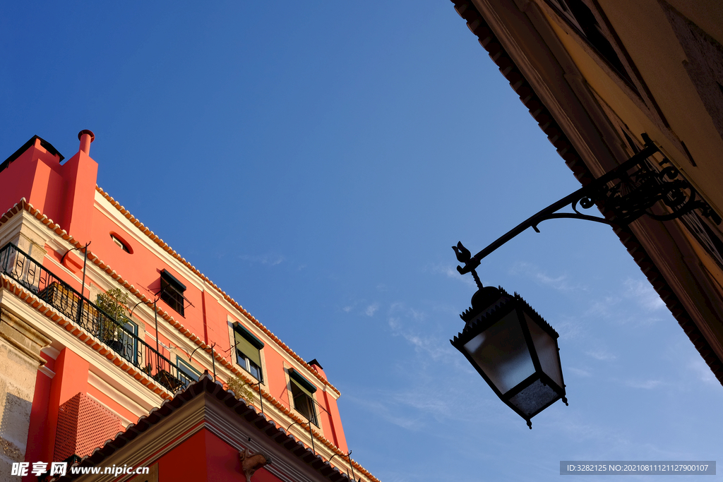葡萄牙里斯本城市街头与路灯