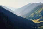 山谷 