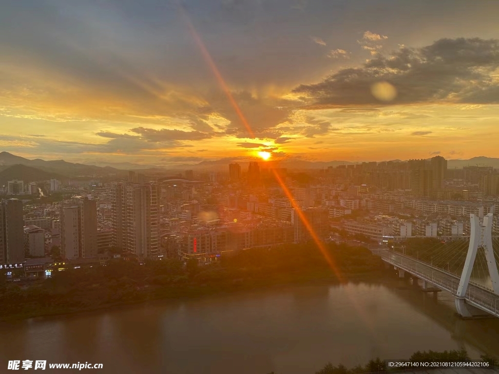 晚霞城市