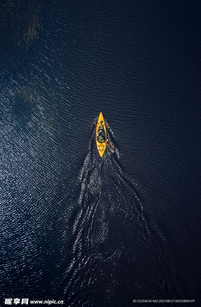 海上划艇划船潜艇背景图