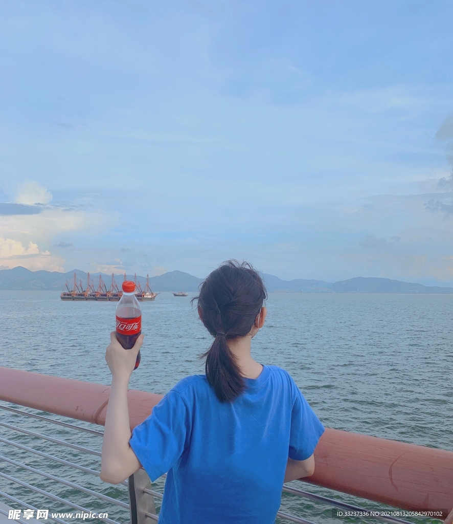看海少女