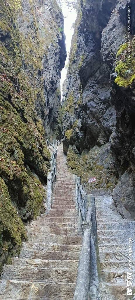 湖北神农架红坪画廊谷景区一线天