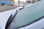 寒冷冬季 结冰 汽车玻璃