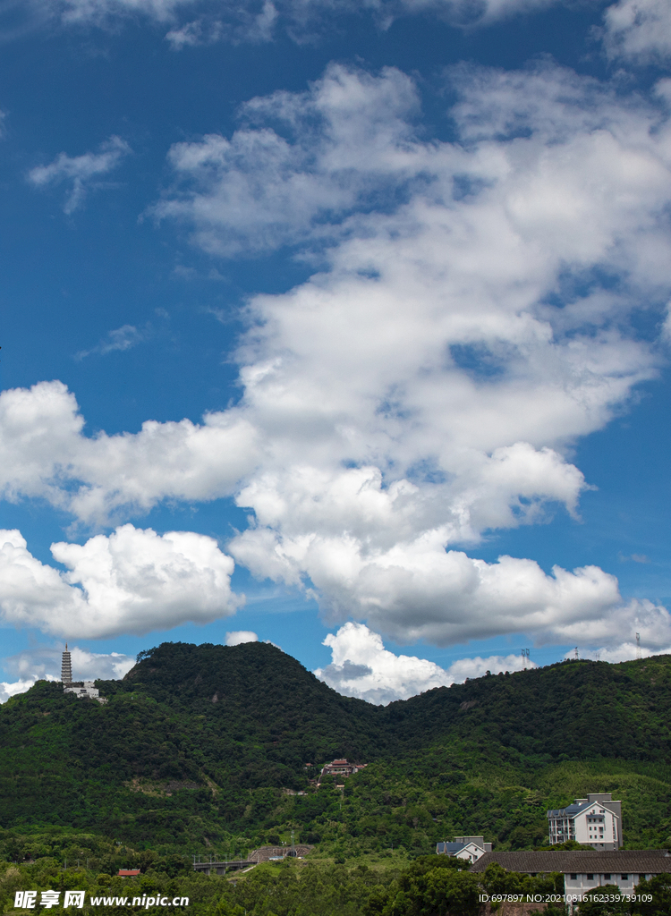 蓝天白云青山