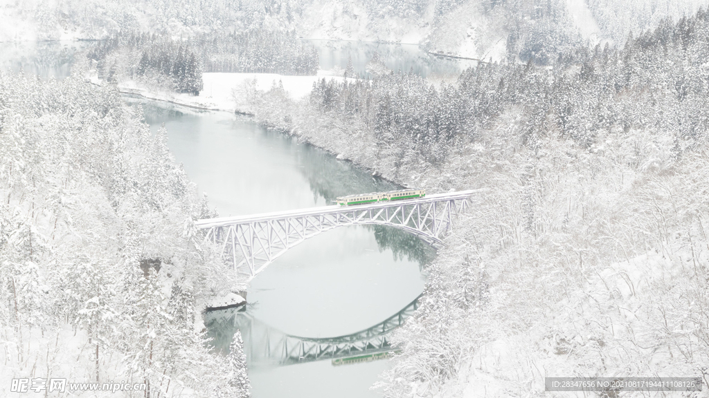 山谷雪景