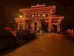 村口牌坊夜景