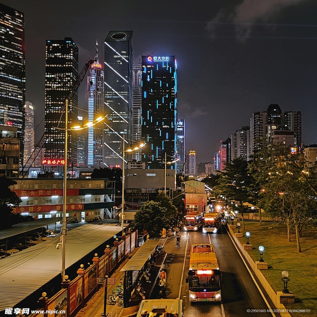 广州城市马路俯瞰夜景恒大中心