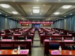 宽敞明亮的会议室