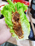 生菜卷烤肉