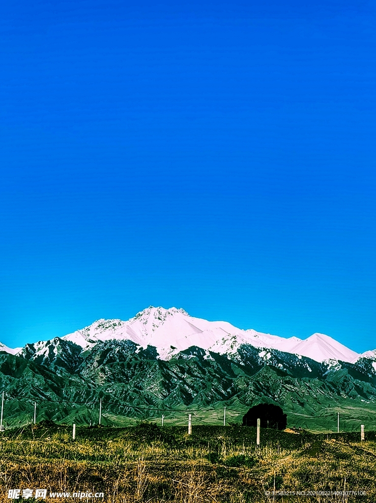 天山雪山