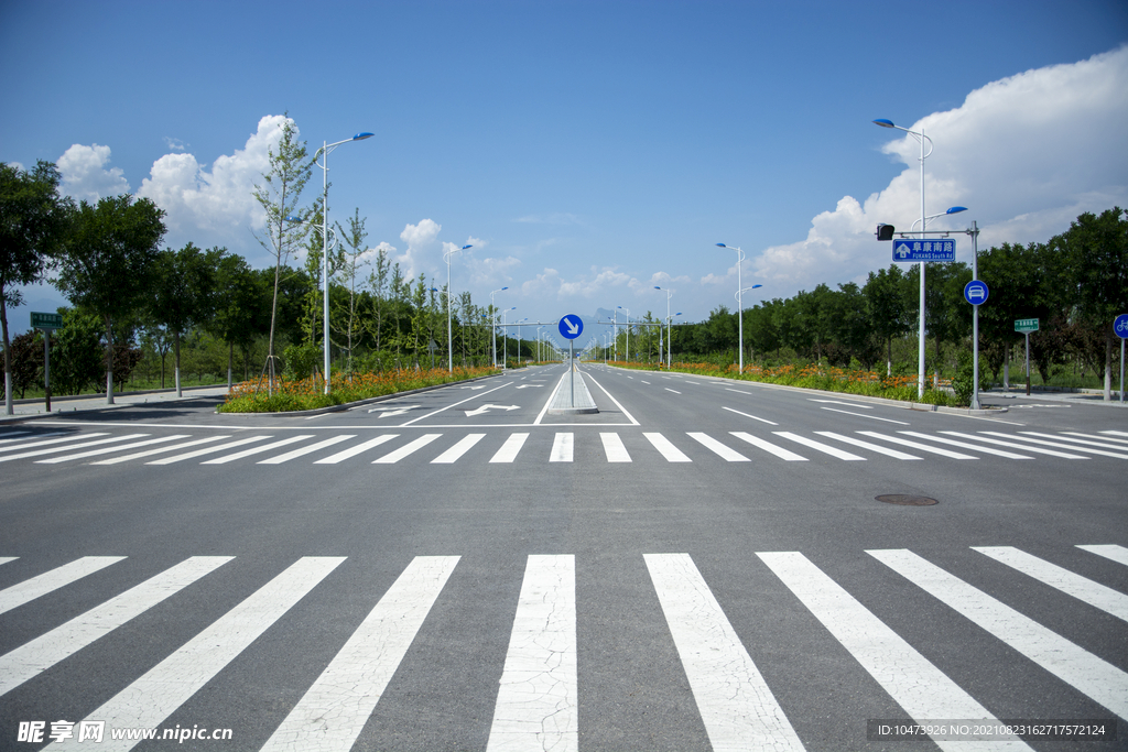 道路斑马线摄影图片