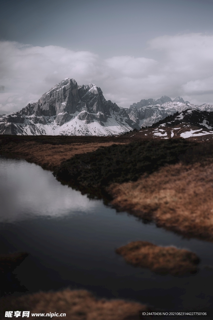 雪山山岭 