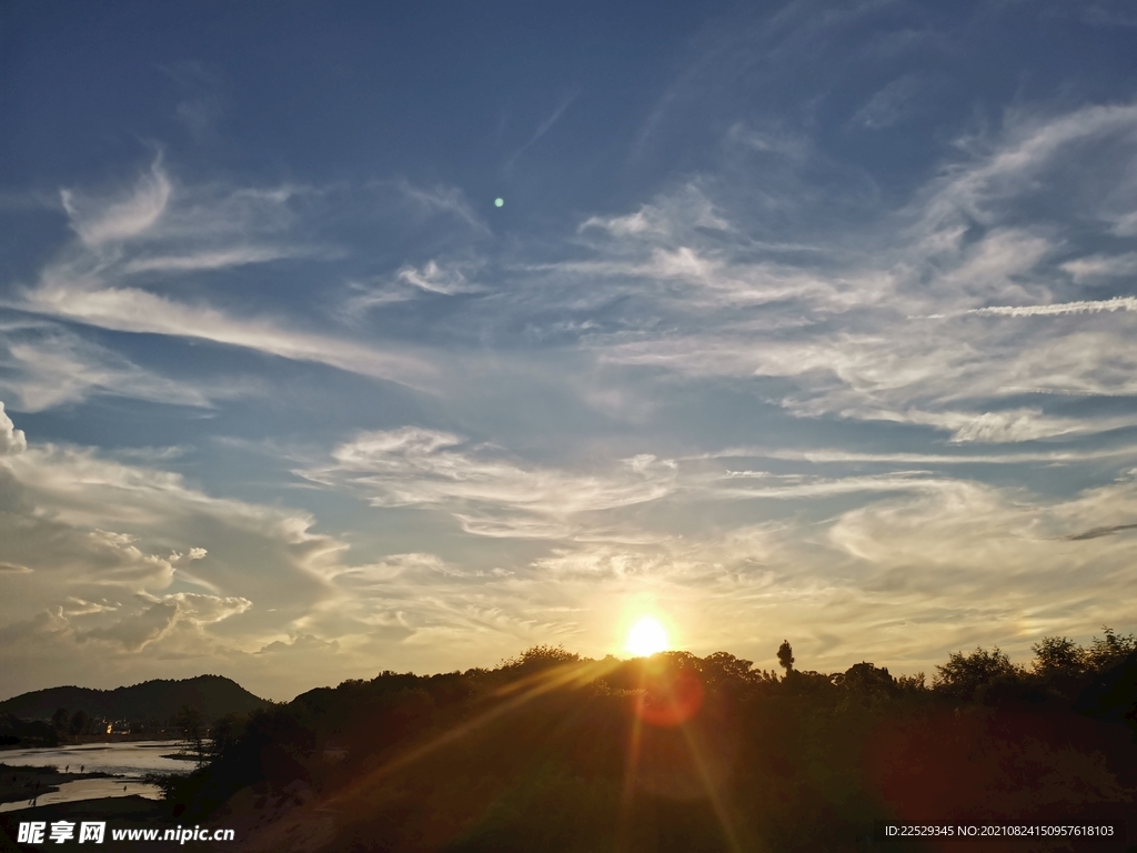 夕阳日落霞光