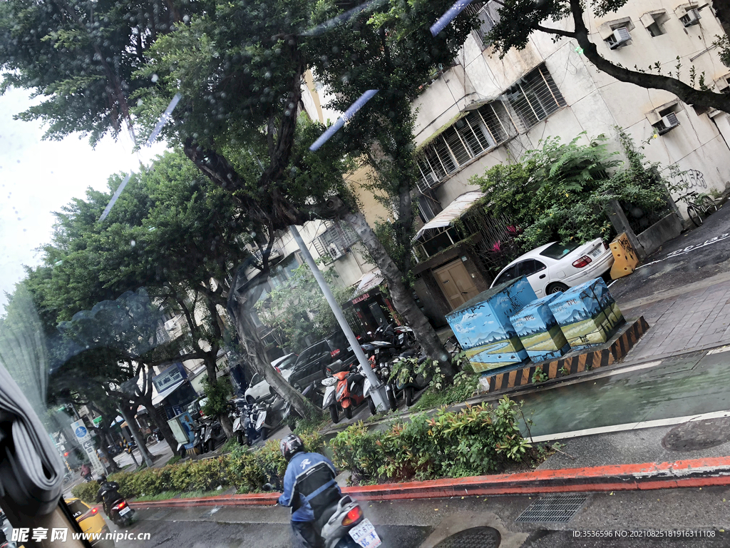 城市雨景