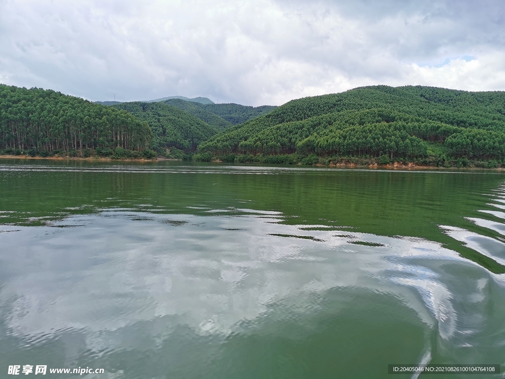 平龙水库湖泊风景名胜旅游