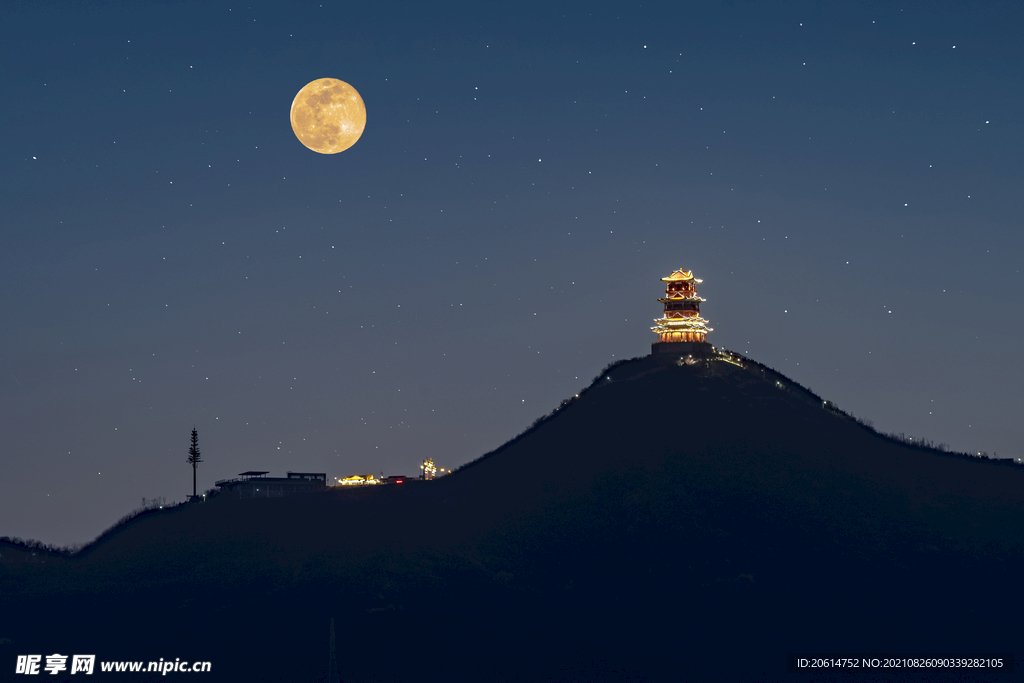 夜色下的大山风景